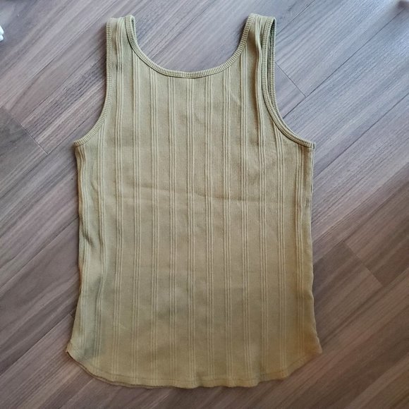 Uniqlo Ribbed Tank Top in Olive Green - Picture 4 of 8